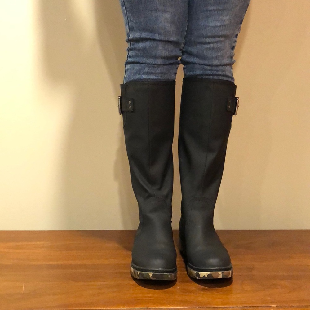Camo style lined rain boot